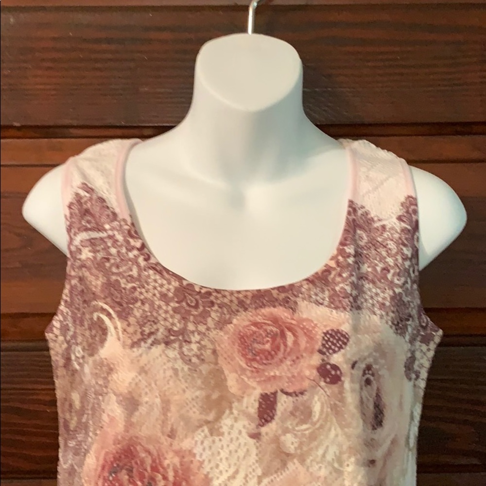 Elle Mode Sleeveless Rose Top👠 - Picture 2 of 11